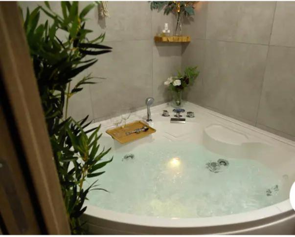 Casina Via Foria Bed & Breakfast Наполи Екстериор снимка
