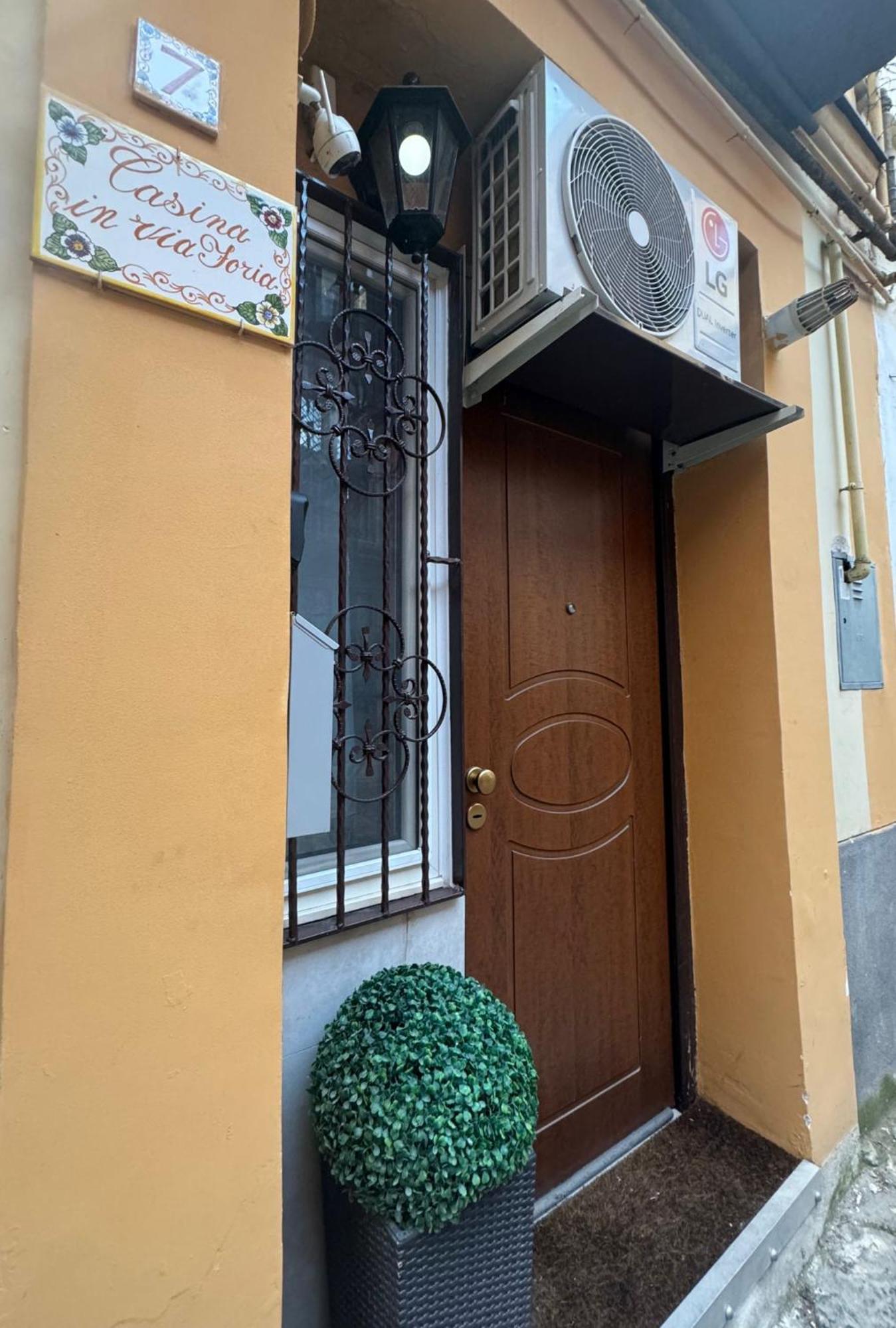 Casina Via Foria Bed & Breakfast Наполи Екстериор снимка